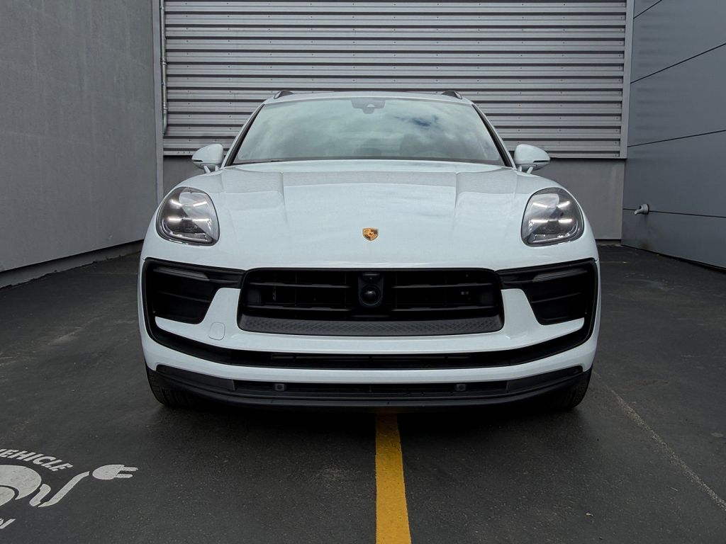 2025 Porsche Macan