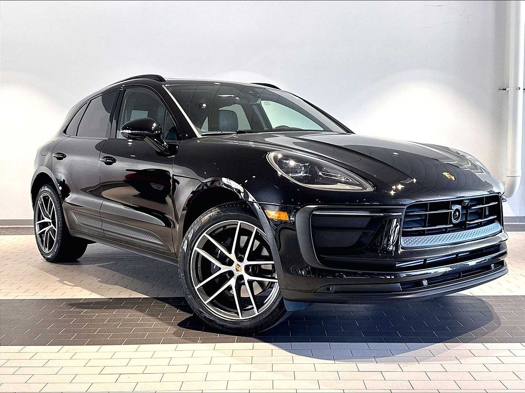 2026 Porsche Macan AWD