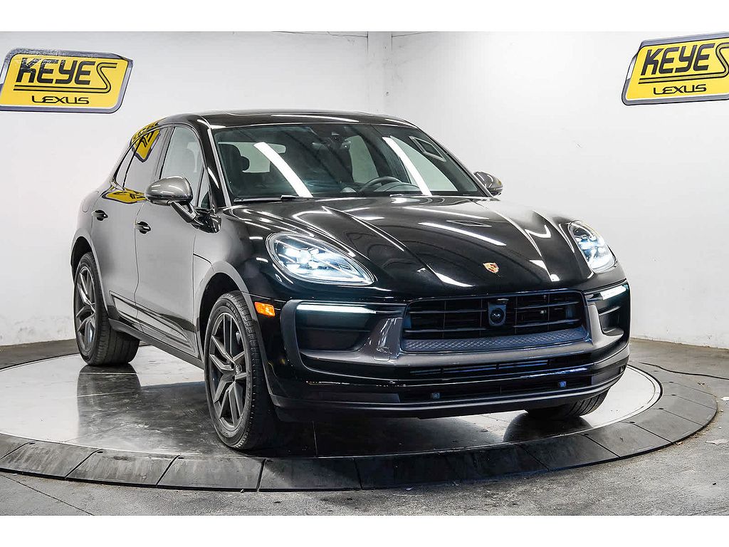2025 Porsche Macan T