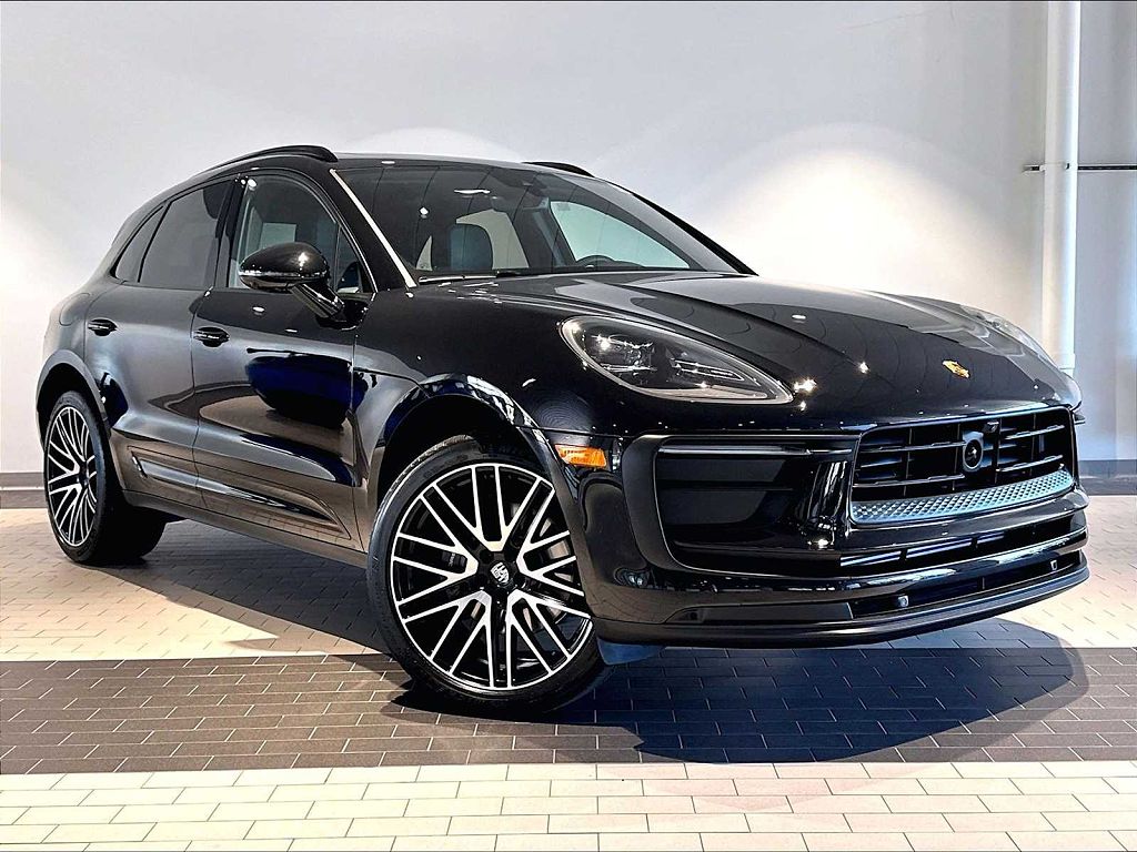 2026 Porsche Macan AWD