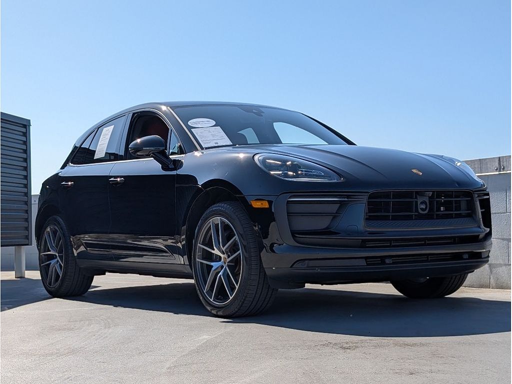 2025 Porsche Macan