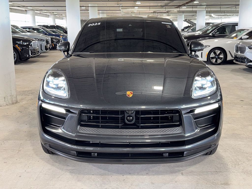 2025 Porsche Macan