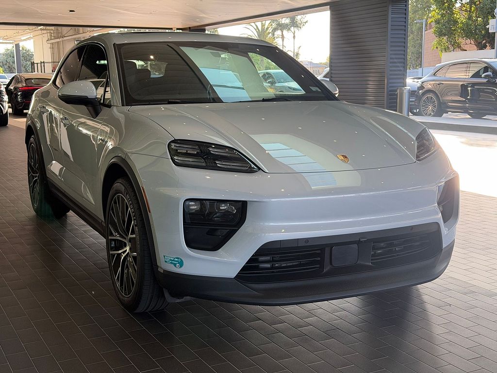 2024 Porsche Macan photo 1