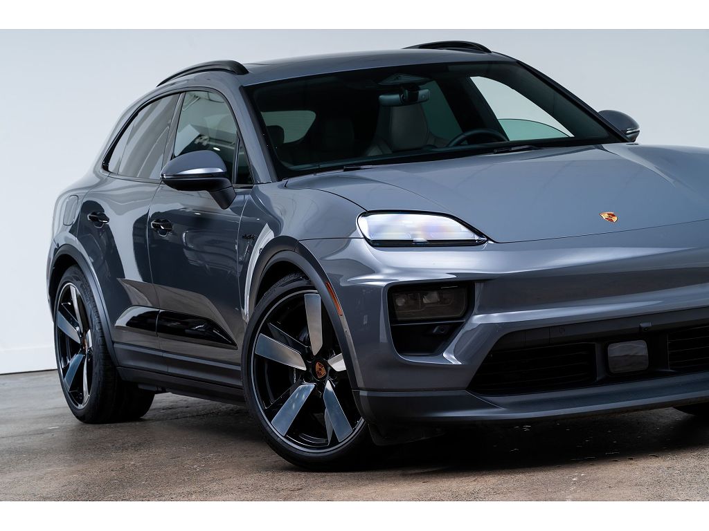 2025 Porsche Macan 4 Electric