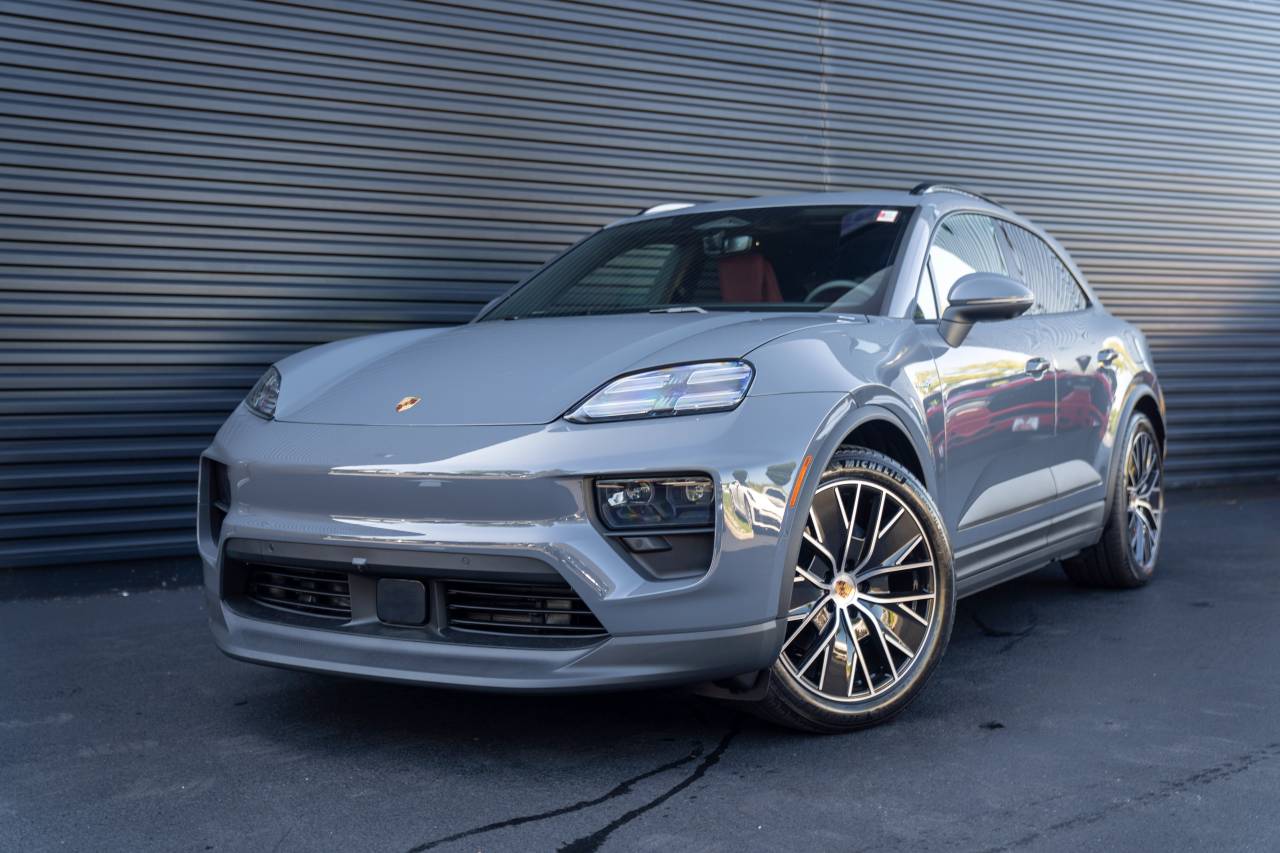 2026 Porsche Macan 4