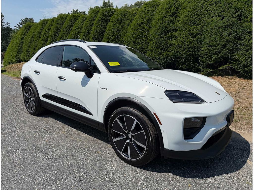 2025 Porsche Macan 4