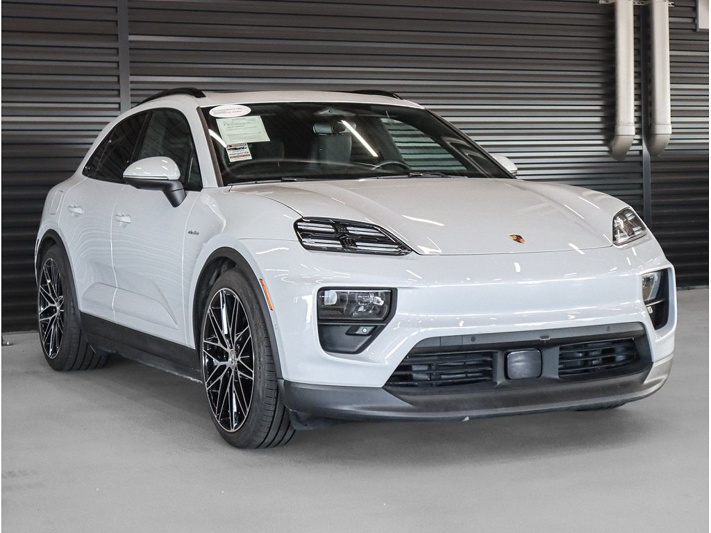 2025 Porsche Macan photo 1