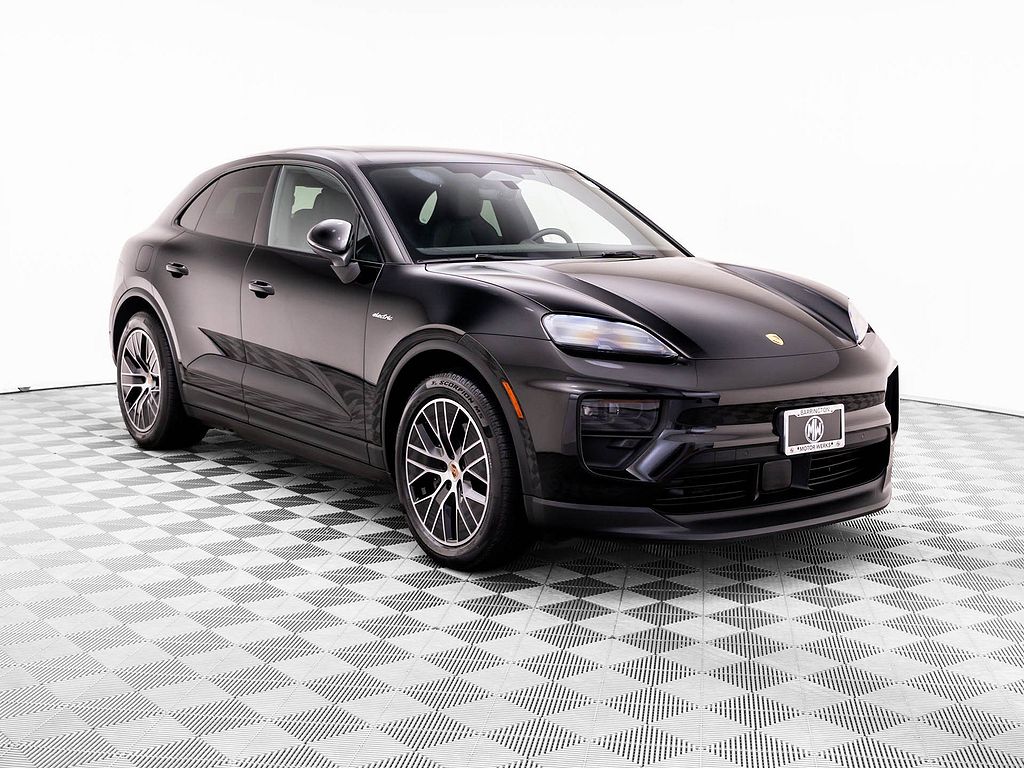 2026 Porsche Macan 4