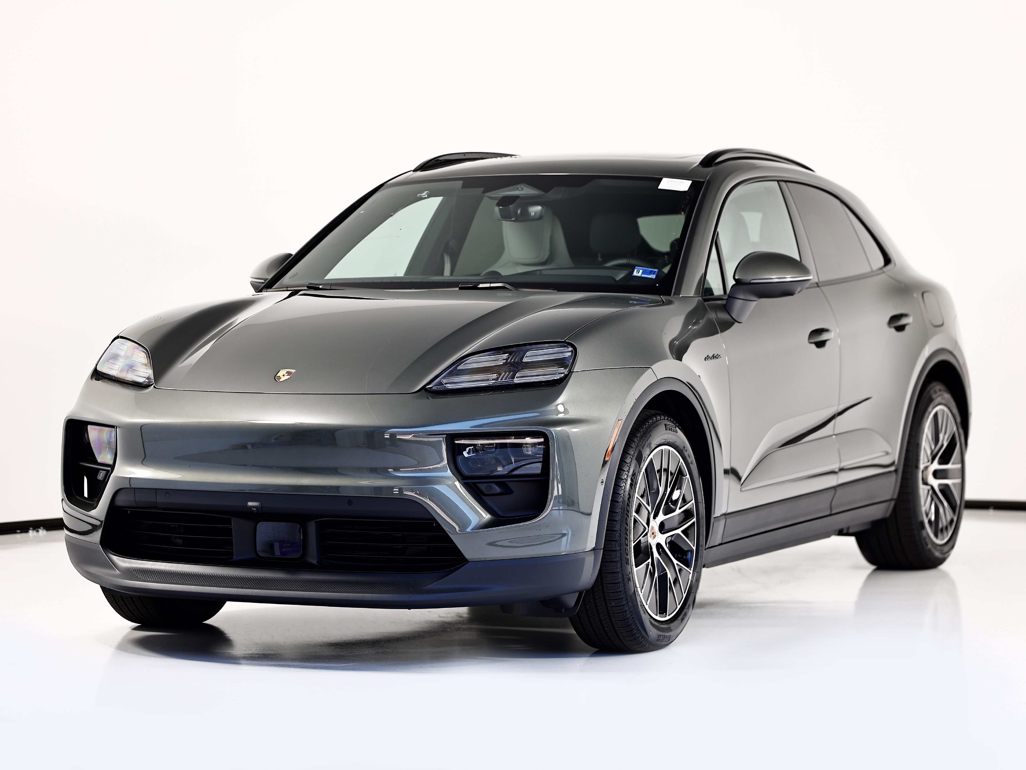 2026 Porsche Macan 4
