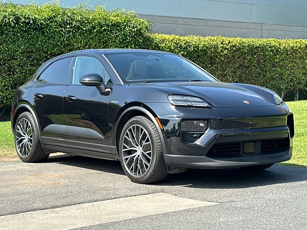 2025 Porsche Macan 4S