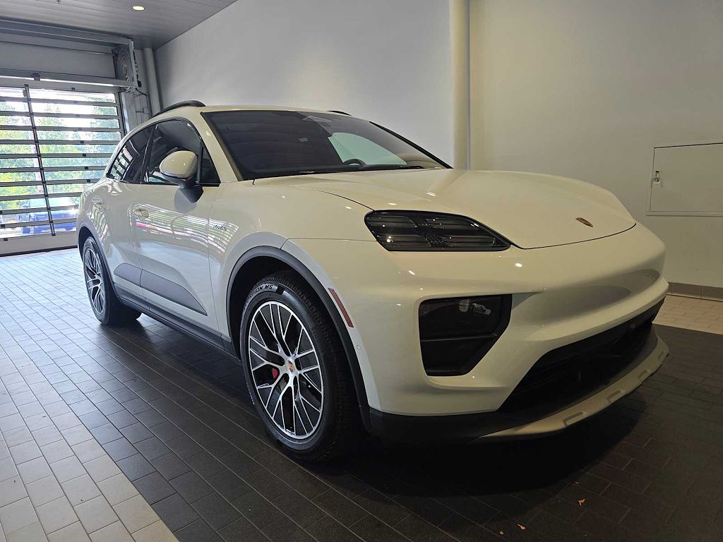 2025 Porsche Macan Electric 4S