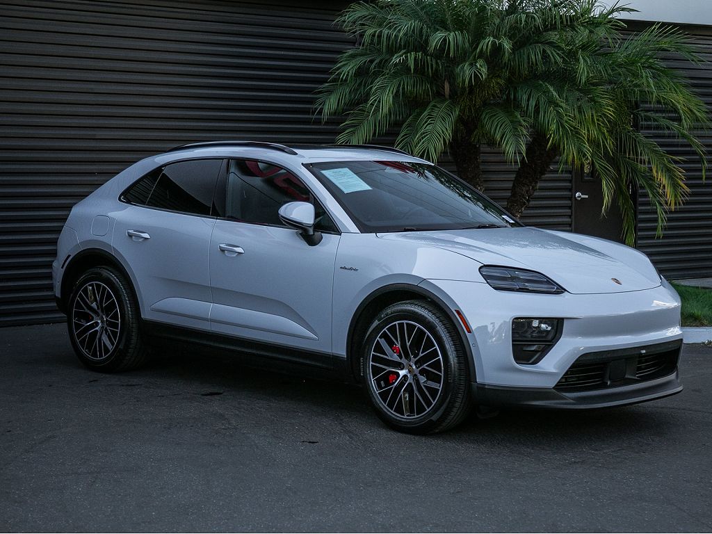 2025 Porsche Macan 4S