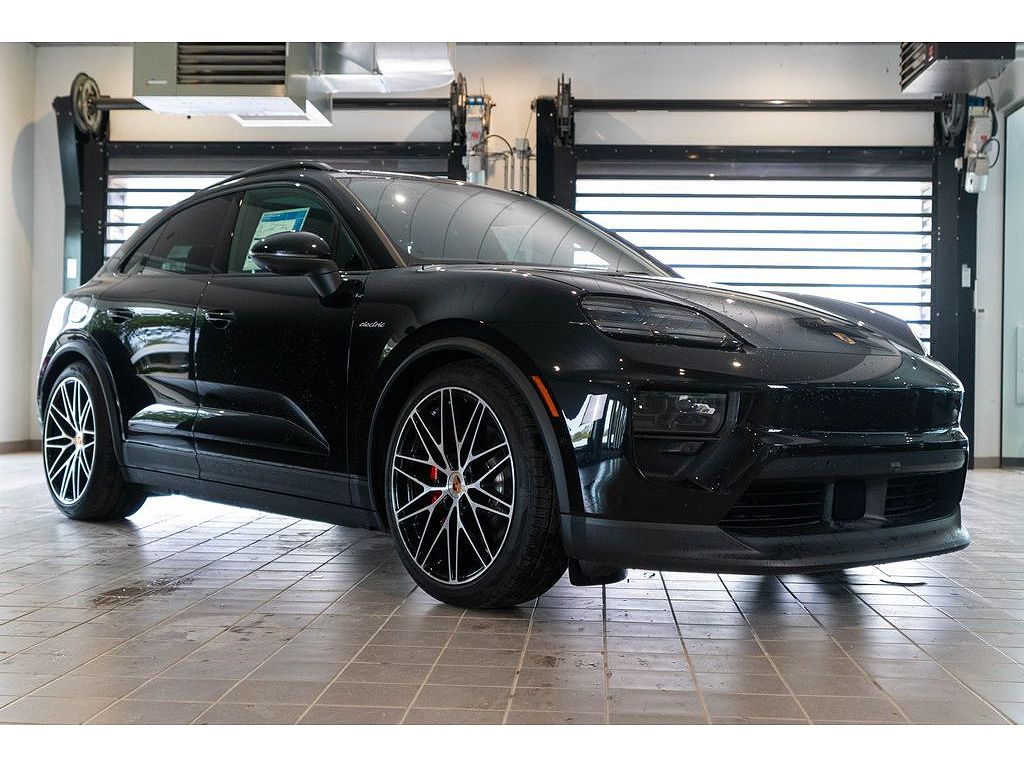 2025 Porsche Macan 4S Electric