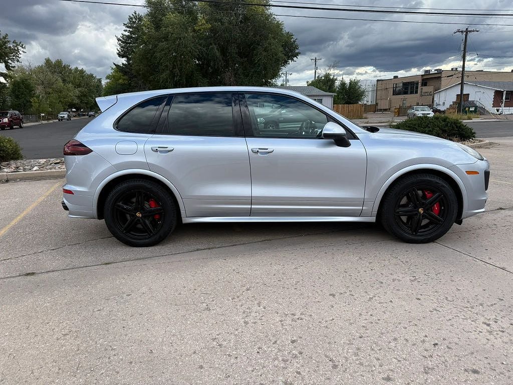2016 Porsche Cayenne GTS