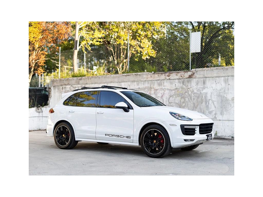 2016 Porsche Cayenne GTS
