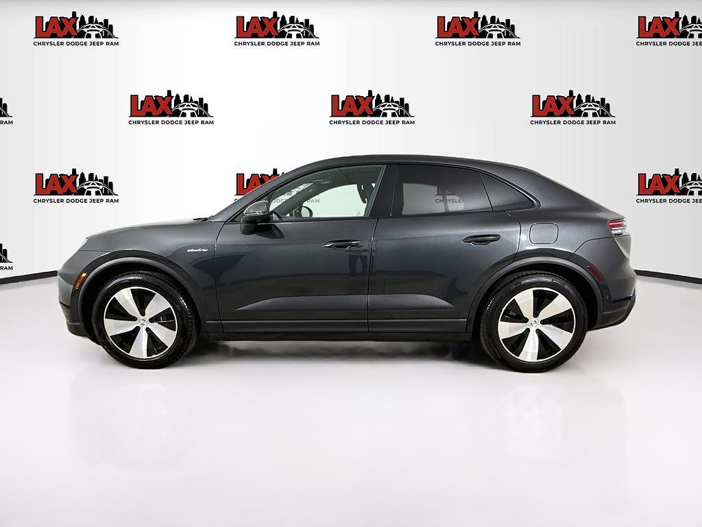 2025 Porsche Macan