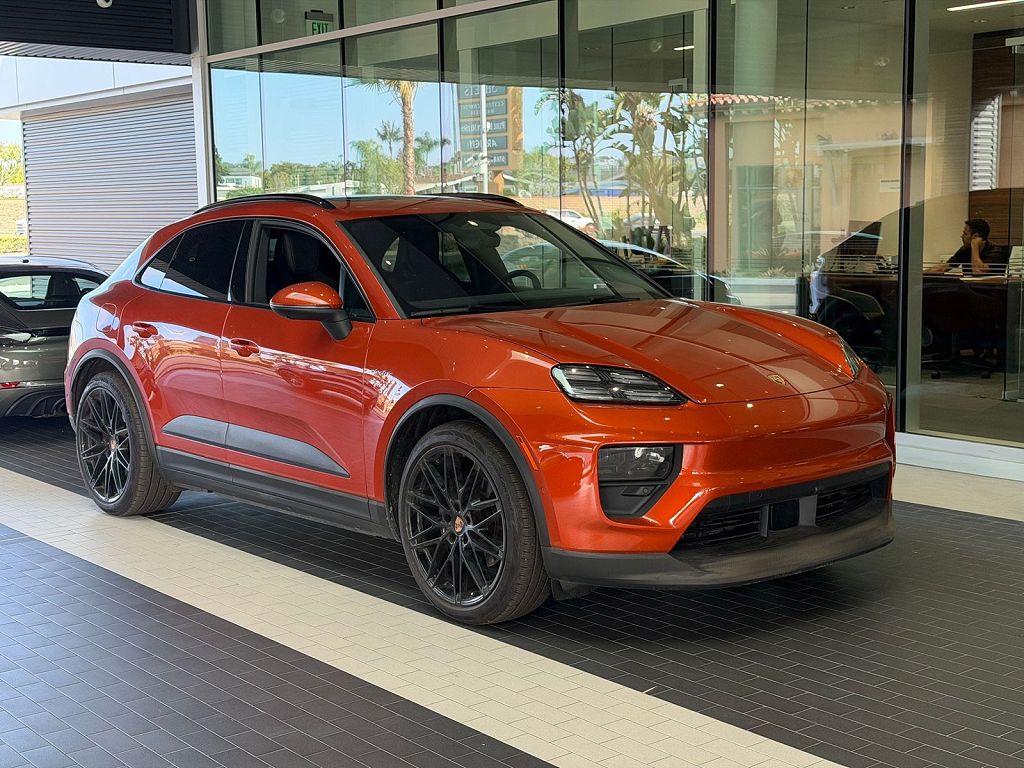 2025 Porsche Macan photo 1