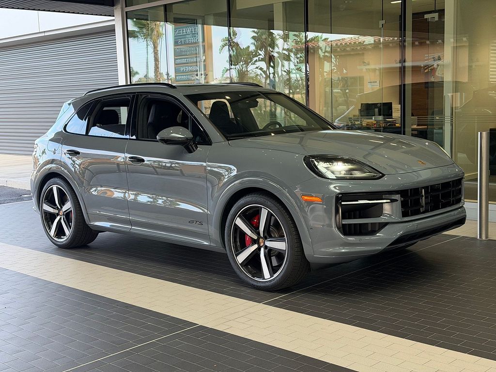 2025 Porsche Cayenne GTS