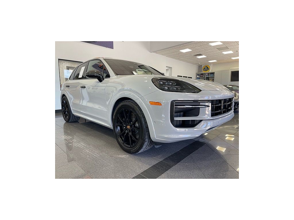 2025 Porsche Cayenne GTS