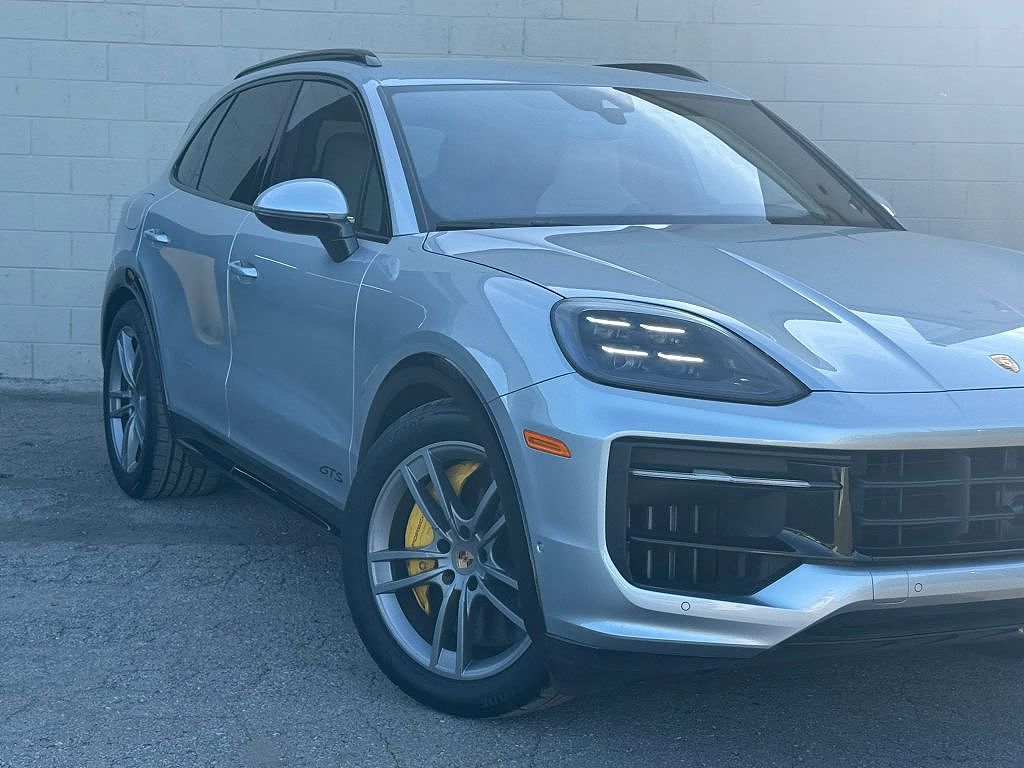 2025 Porsche Cayenne GTS