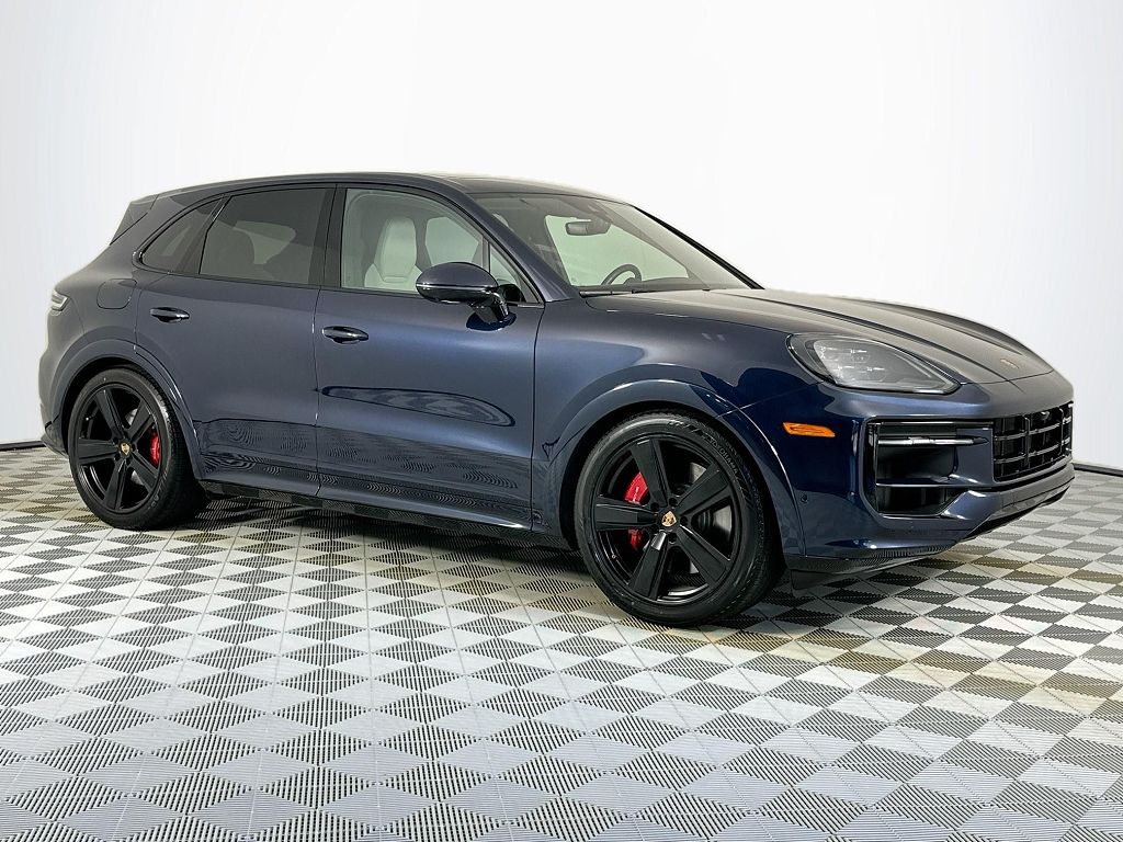 2025 Porsche Cayenne GTS