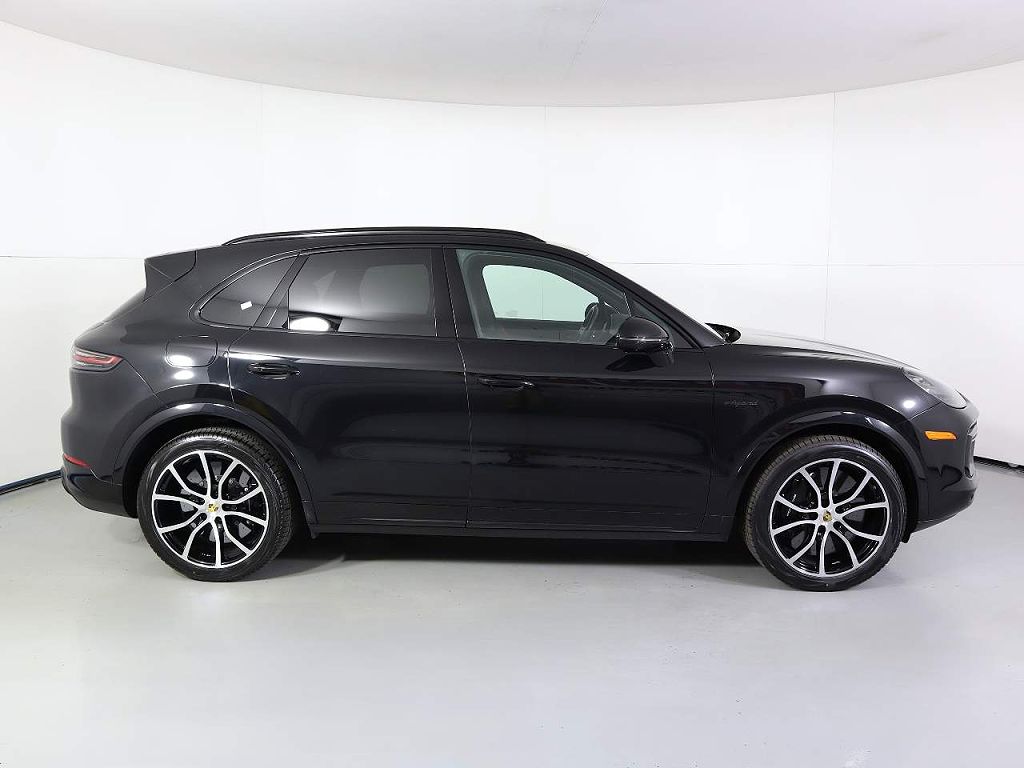 2023 Porsche Cayenne Turbo S E-Hybrid
