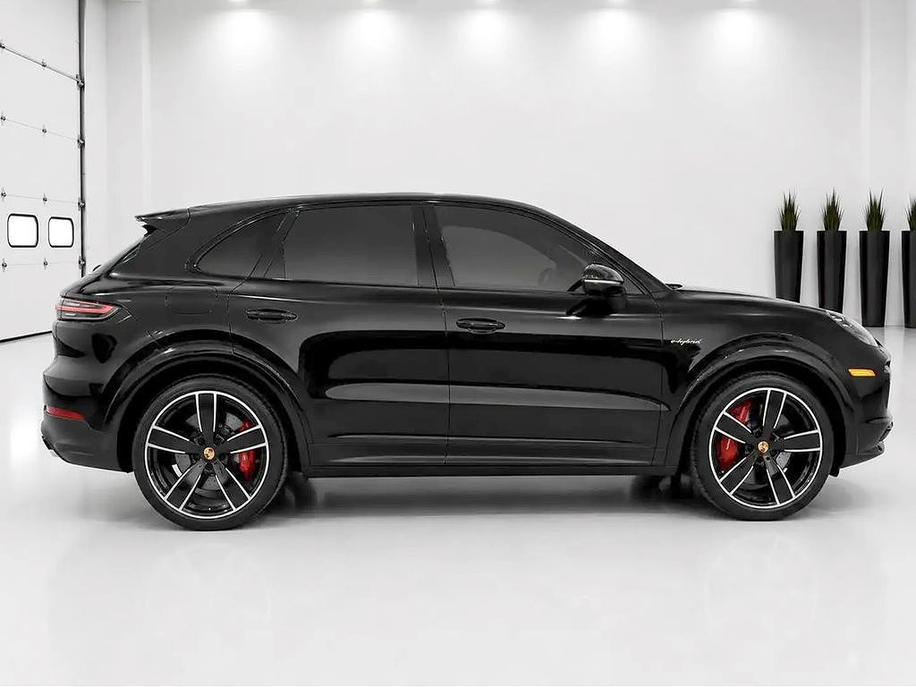 2023 Porsche Cayenne Turbo S E-Hybrid