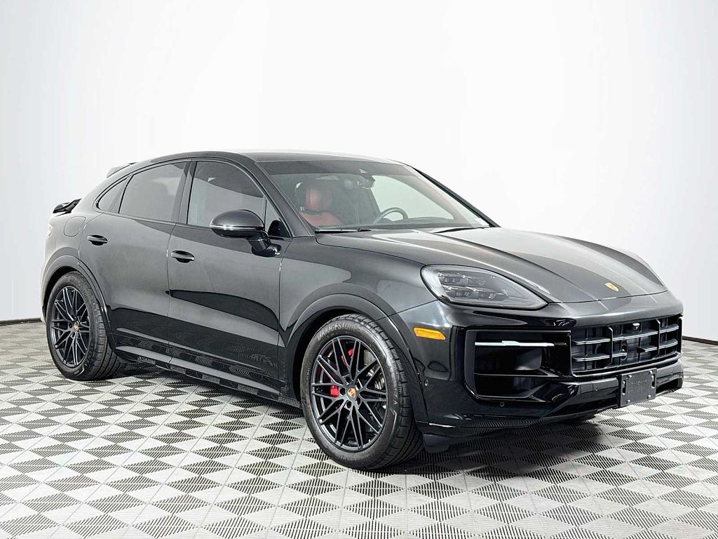 2025 Porsche Cayenne GTS