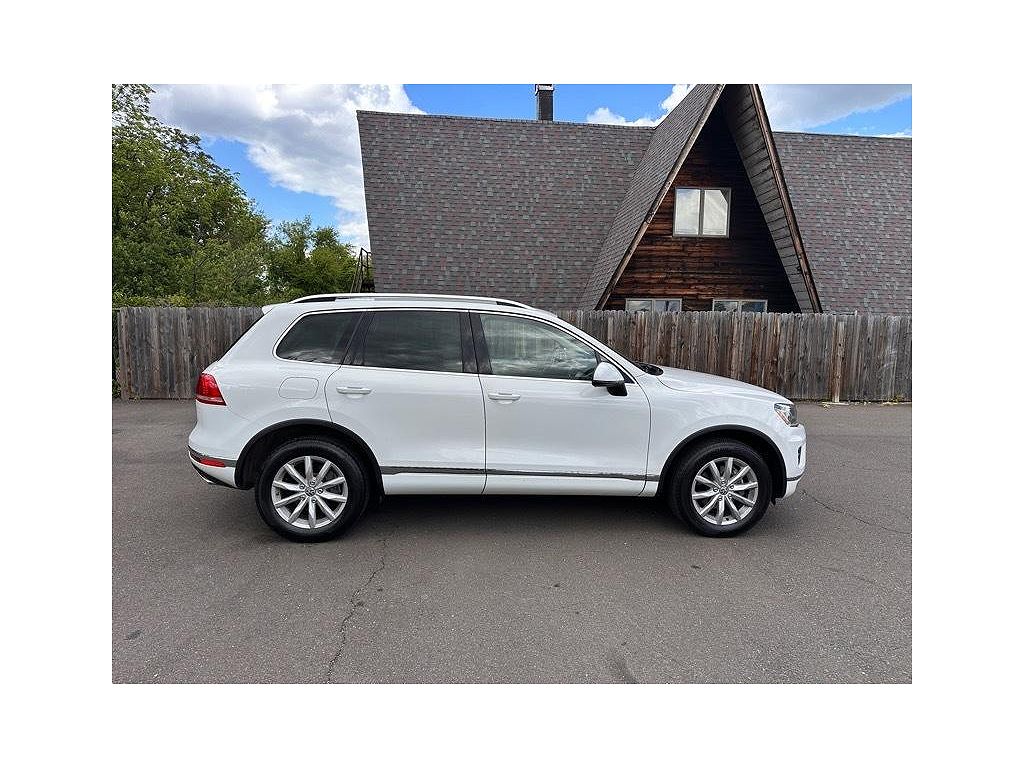 2016 Volkswagen Touareg VR6 Sport