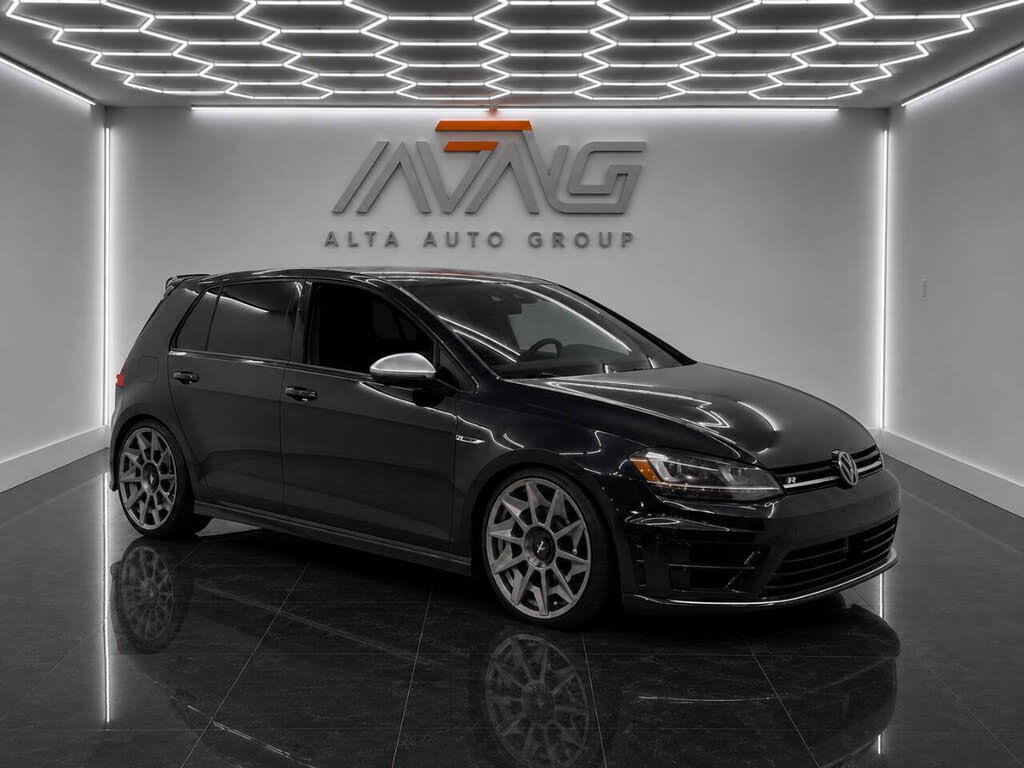 2016 Volkswagen Golf R w/Dynamic Chassis Control and Navigation