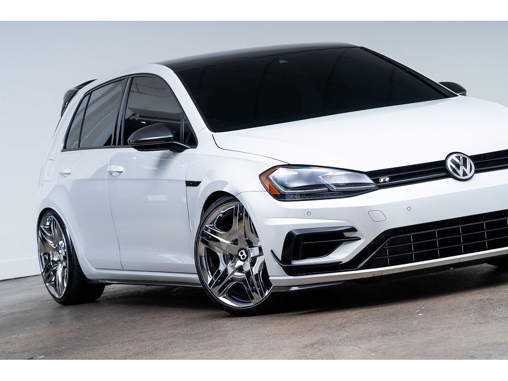2019 Volkswagen Golf 2.0T w/DCC and Navigation