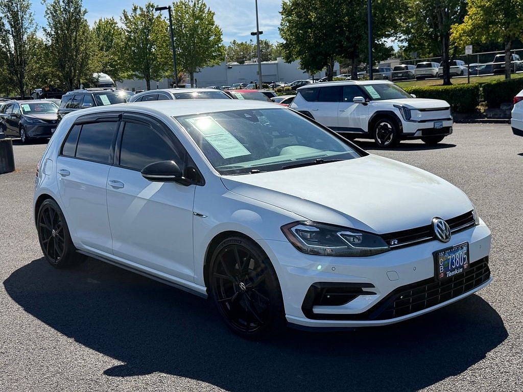 2019 Volkswagen Golf 2.0T w/DCC and Navigation