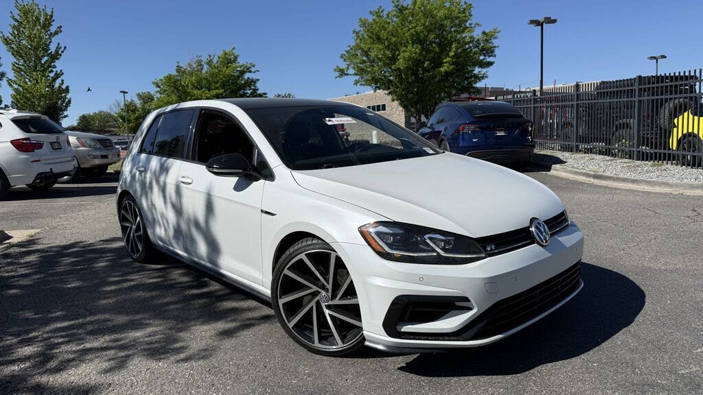 2019 Volkswagen Golf 2.0T w/DCC and Navigation