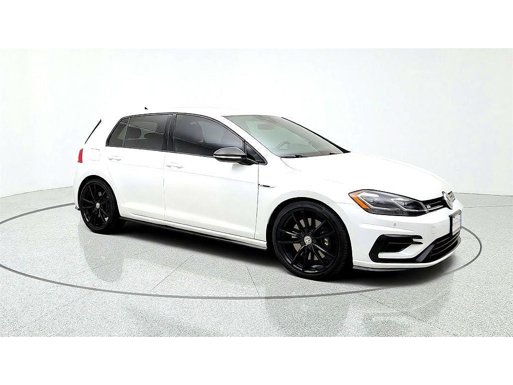 2019 Volkswagen Golf 2.0T w/DCC and Navigation