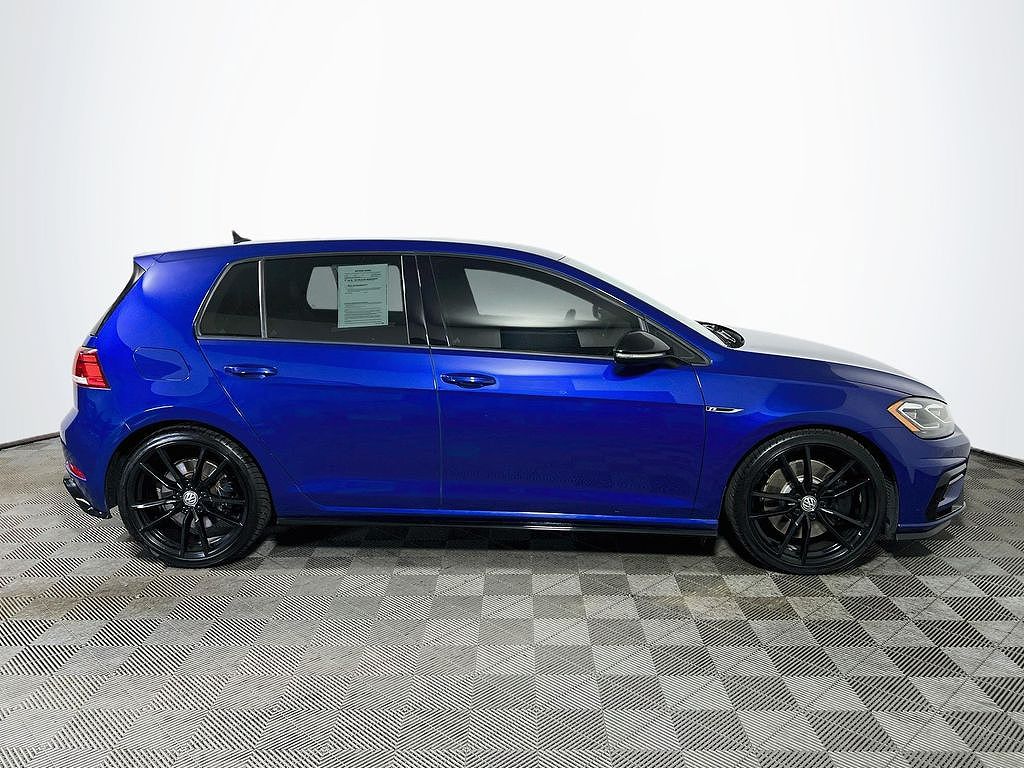 2019 Volkswagen Golf 2.0T w/DCC and Navigation