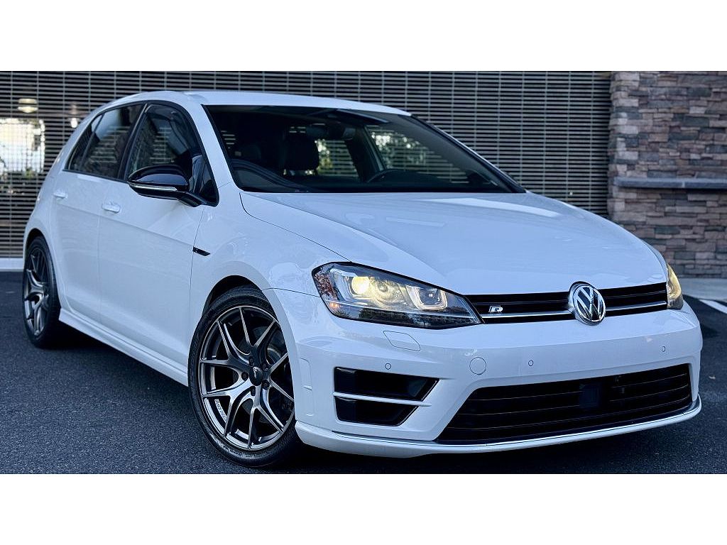 2017 Volkswagen Golf w/DCC and Navigation