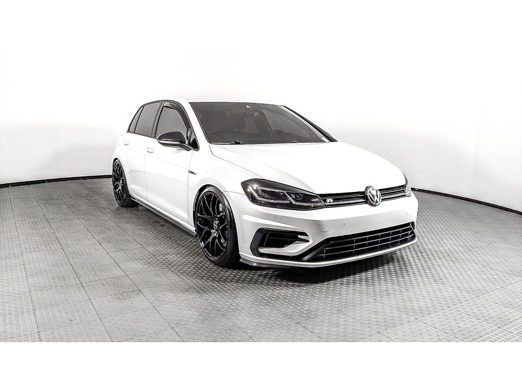 2018 Volkswagen Golf 2.0T w/DCC and Navigation