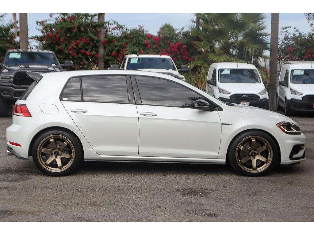 2018 Volkswagen Golf 2.0T w/DCC and Navigation