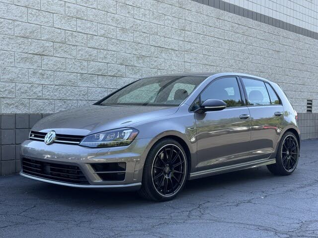 2017 Volkswagen Golf w/DCC and Navigation