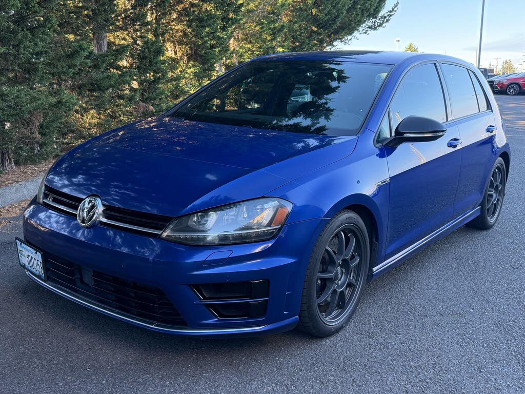2017 Volkswagen Golf w/DCC and Navigation