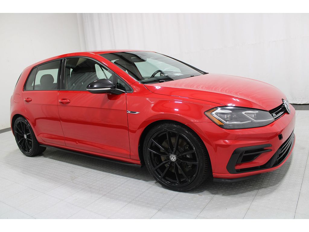 2018 Volkswagen Golf 2.0T w/DCC and Navigation