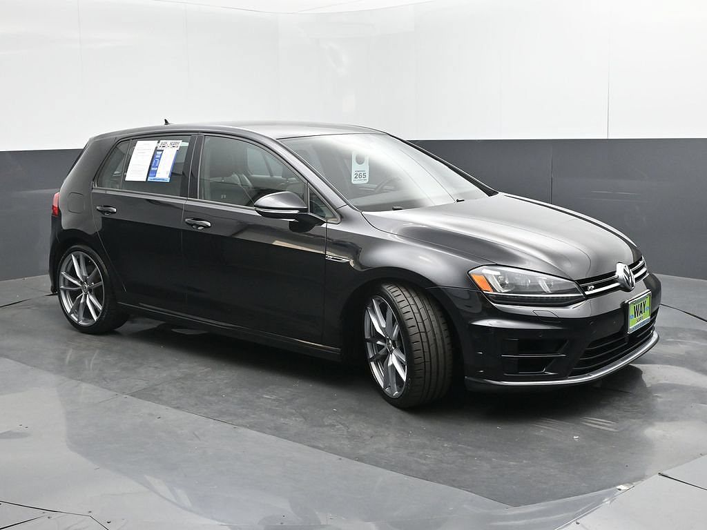 2017 Volkswagen Golf R DCC & Navigation 4Motion