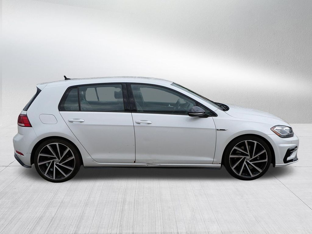 2018 Volkswagen Golf 2.0T w/DCC and Navigation