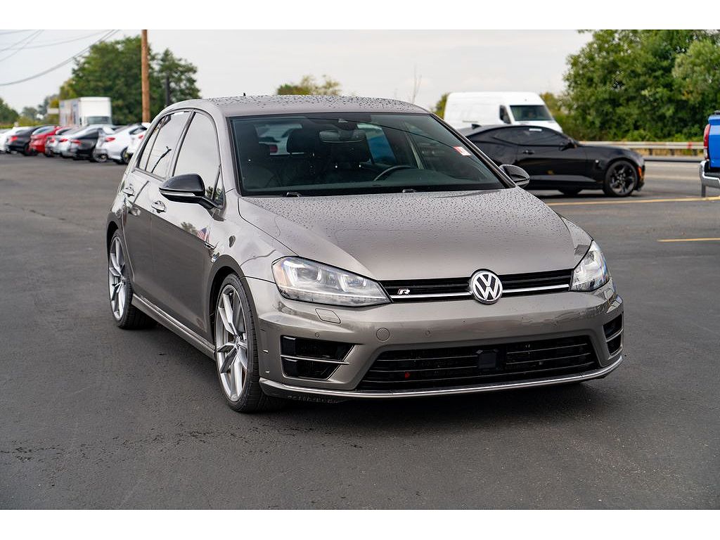 2017 Volkswagen Golf w/DCC and Navigation