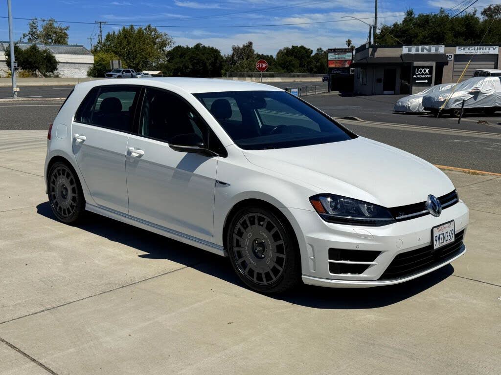 2017 Volkswagen Golf R w/DCC and Navigation
