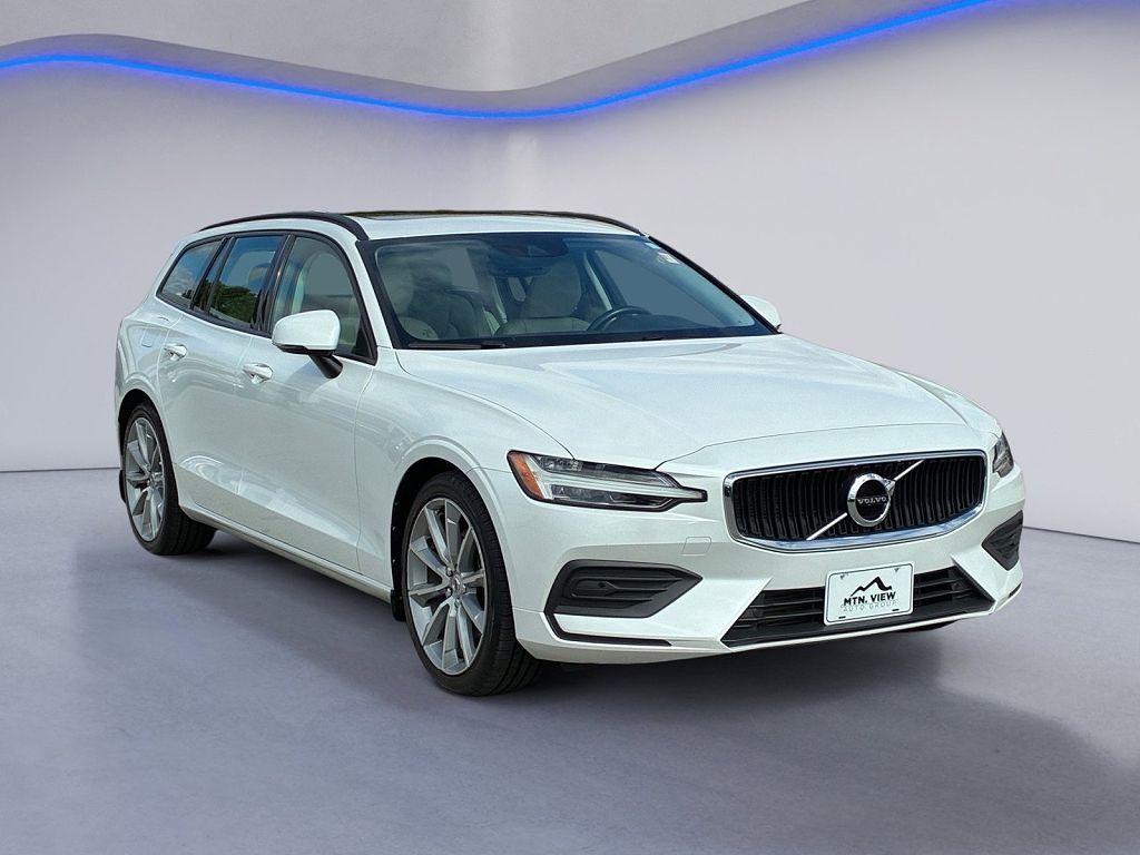 2020 Volvo V60 T5 Momentum