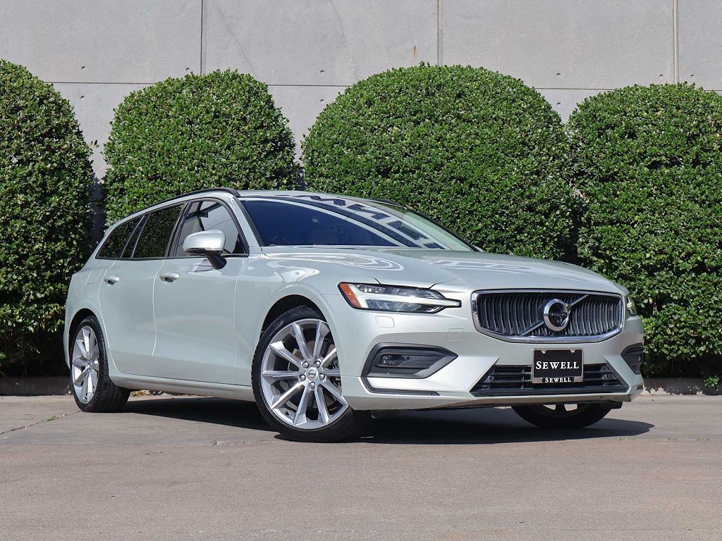 2020 Volvo V60 T5 Momentum