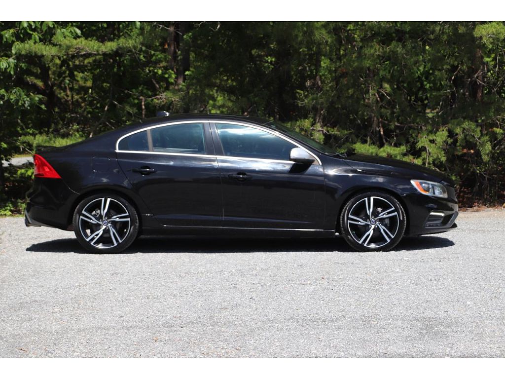 2017 Volvo S60 T6 R-Design Platinum