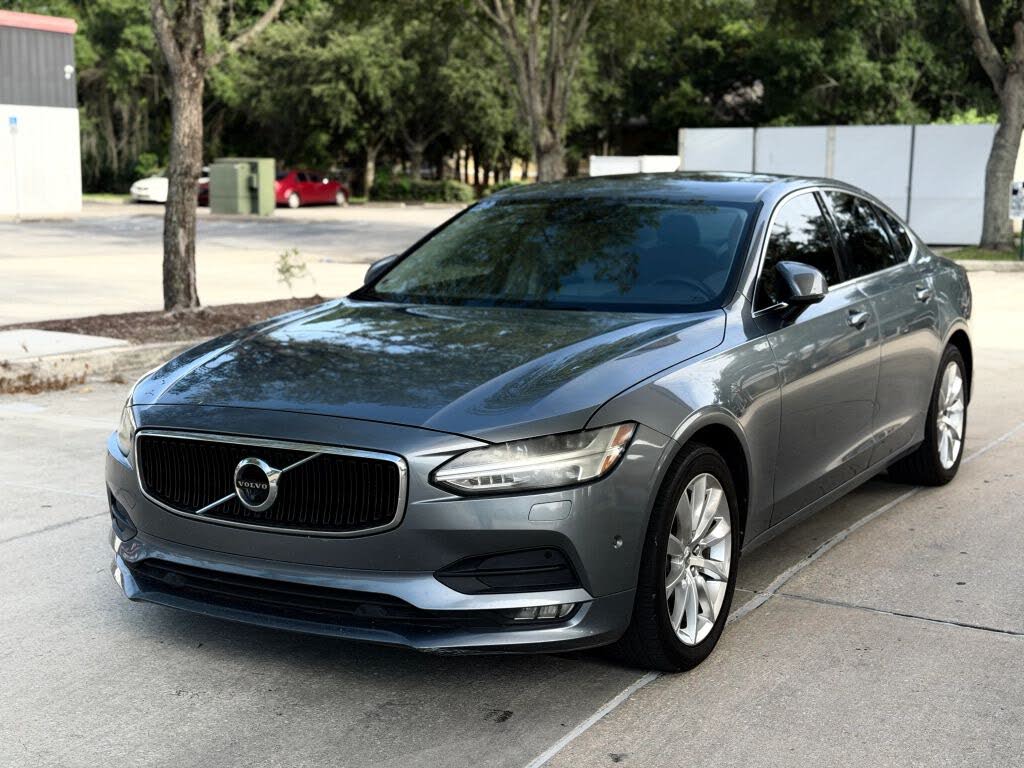 2017 Volvo S90 T6 Momentum