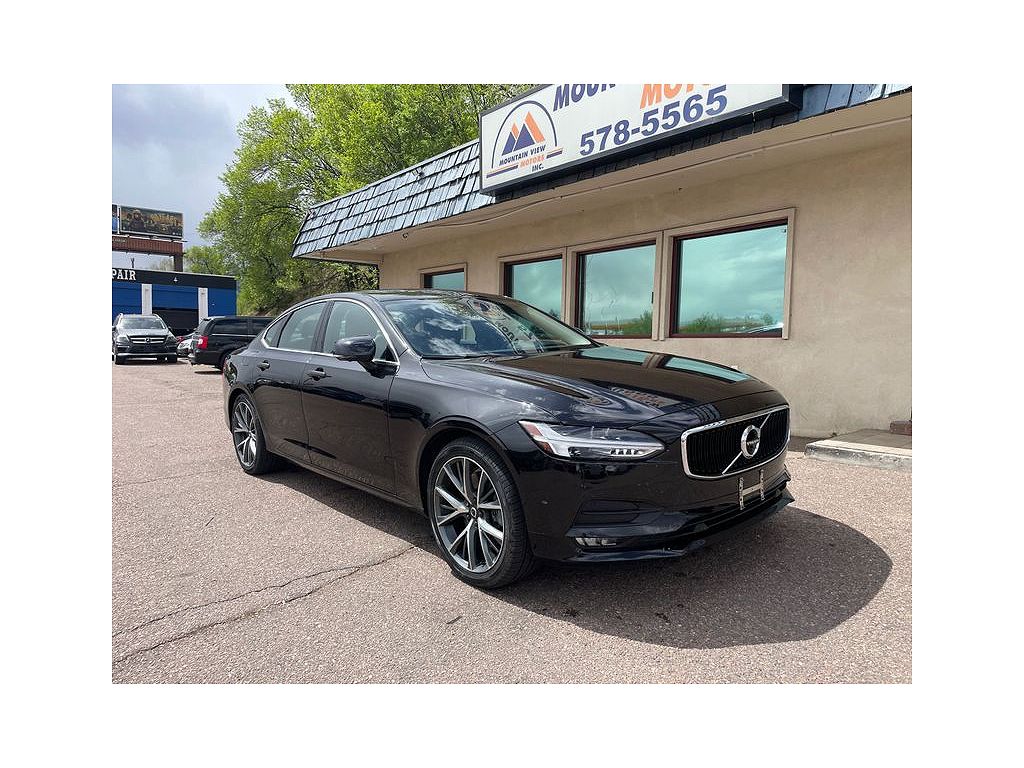 2017 Volvo S90 T6 Momentum